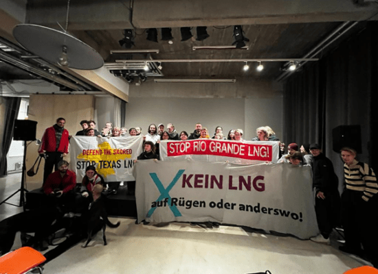 Gruppenfoto Internationale Aktivist*innen