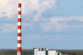 Un chauffe-eau dans une prairie.