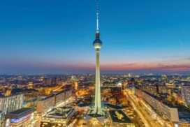 Tour de télévision de Berlin devant Skyline