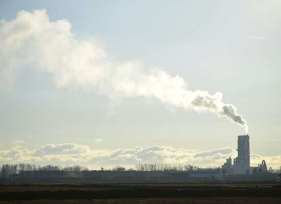 Kraftwerk mit Smog