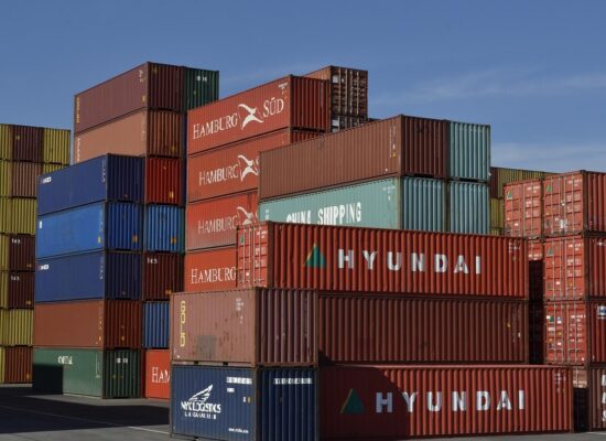 gestappelte Schiffscontainer